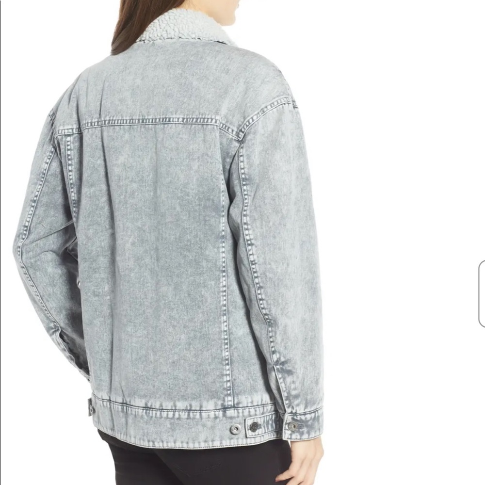 NWT Levi’s Oversize Denim Trucker Sherpa jacket - Picture 7 of 14